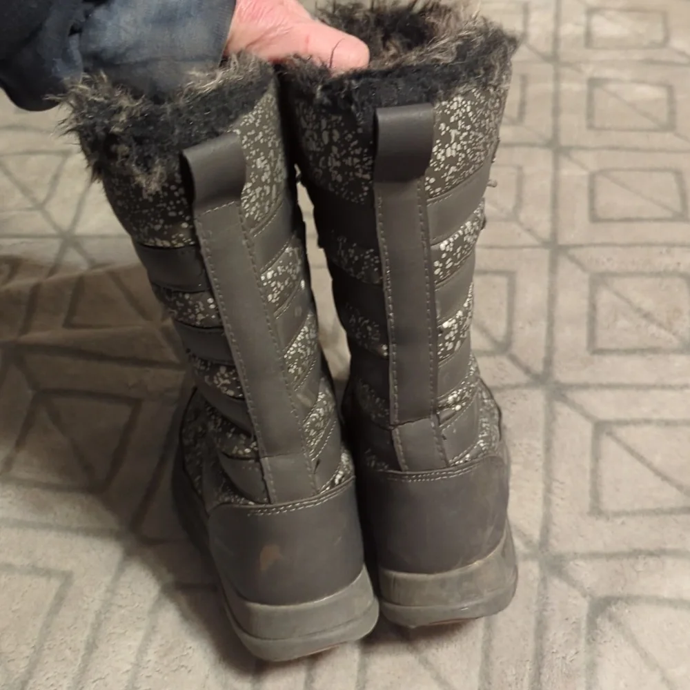 Quest Kids' winter snow boots with a black and white speckled pattern and faux